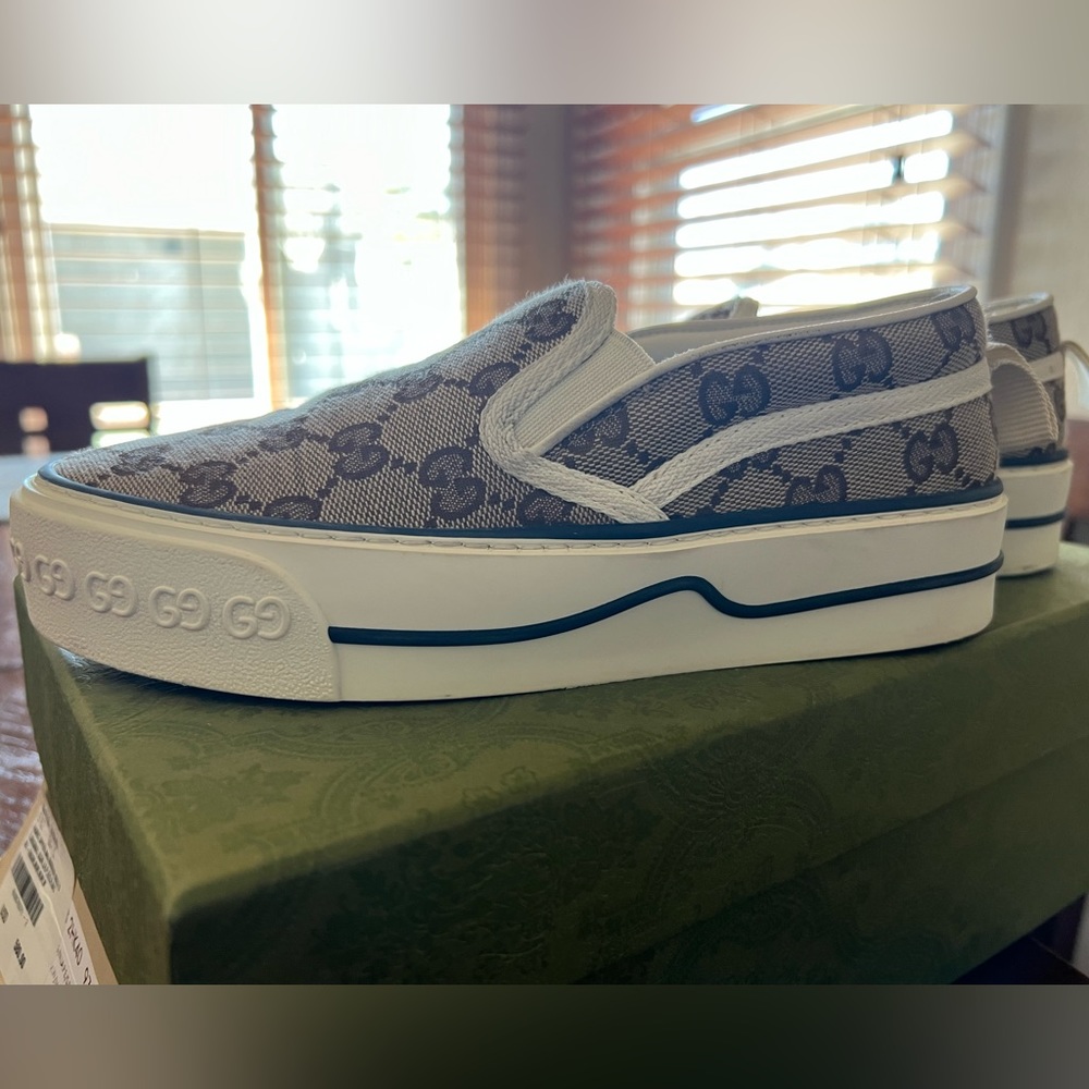 Size 34 Gucci slip ons